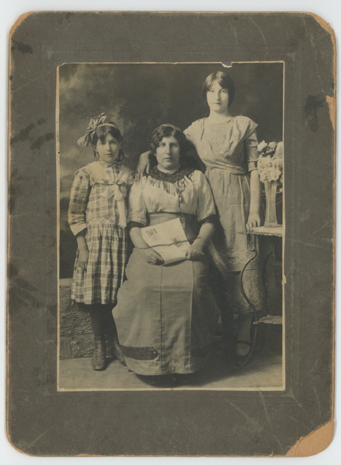 Antique c1900s 5.5X7.5 Cabinet Card Mother With Young Daughters Montreal Canada