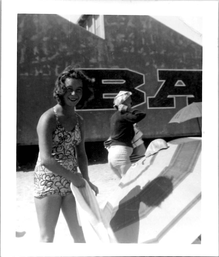 Curvy Thick Pretty Woman Bathing Suit Leggy Snapshot Risqué 1950s Vintage Photo