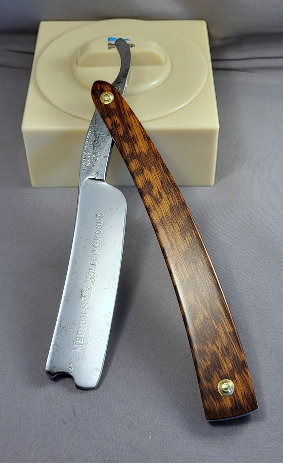 Vintage Restored  WADE & BUTCHER - Straight Razor - Shave Ready - 6/8+