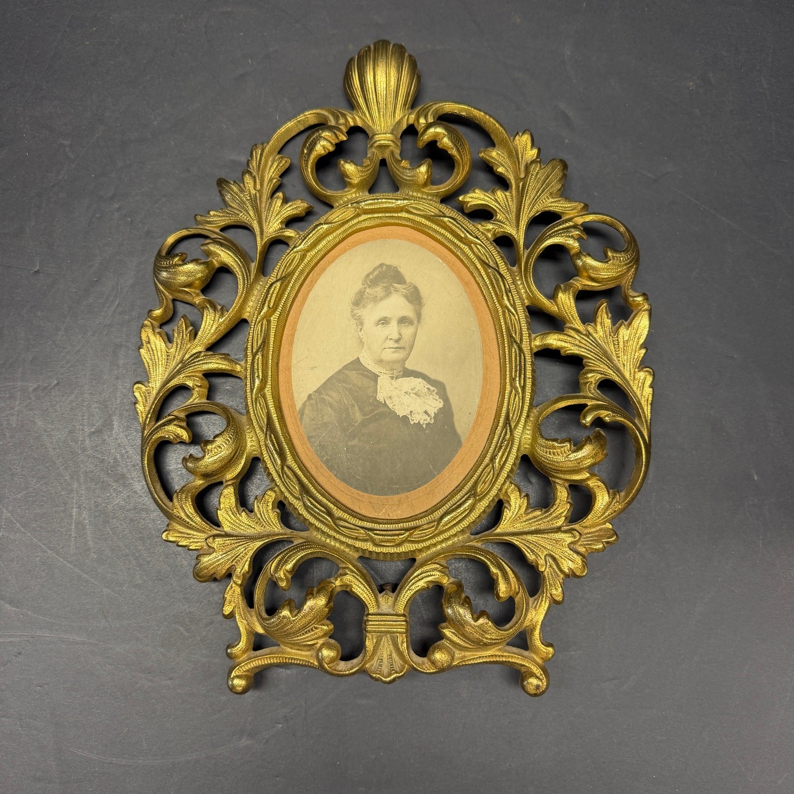 Antique Ornate Gilt Cast Metal Oval Picture Frame Victorian Portrait 2225