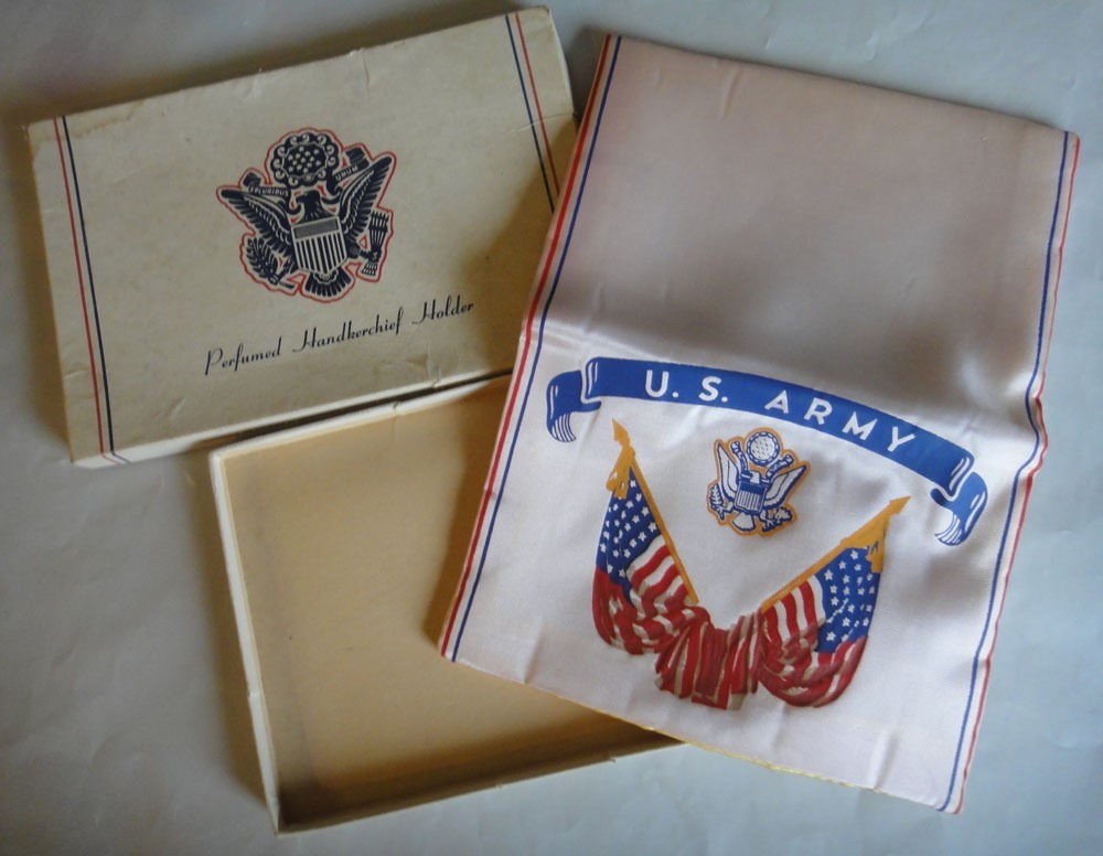 1940s vintage US ARMY PINK SATIN perfumed SWEETHEART HANKIE HOLDER w BOX wwii
