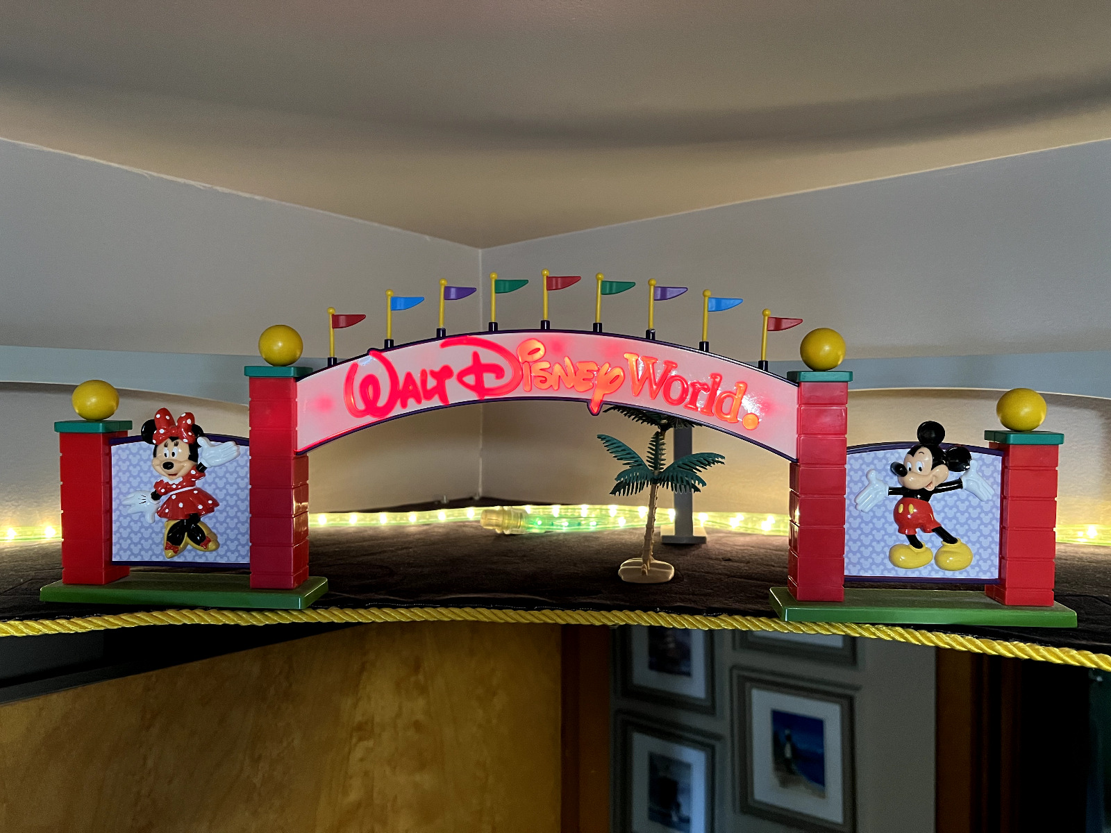 Walt Disney World Monorail Play set Entrance Sign Toy Accessory Rare Lights Up