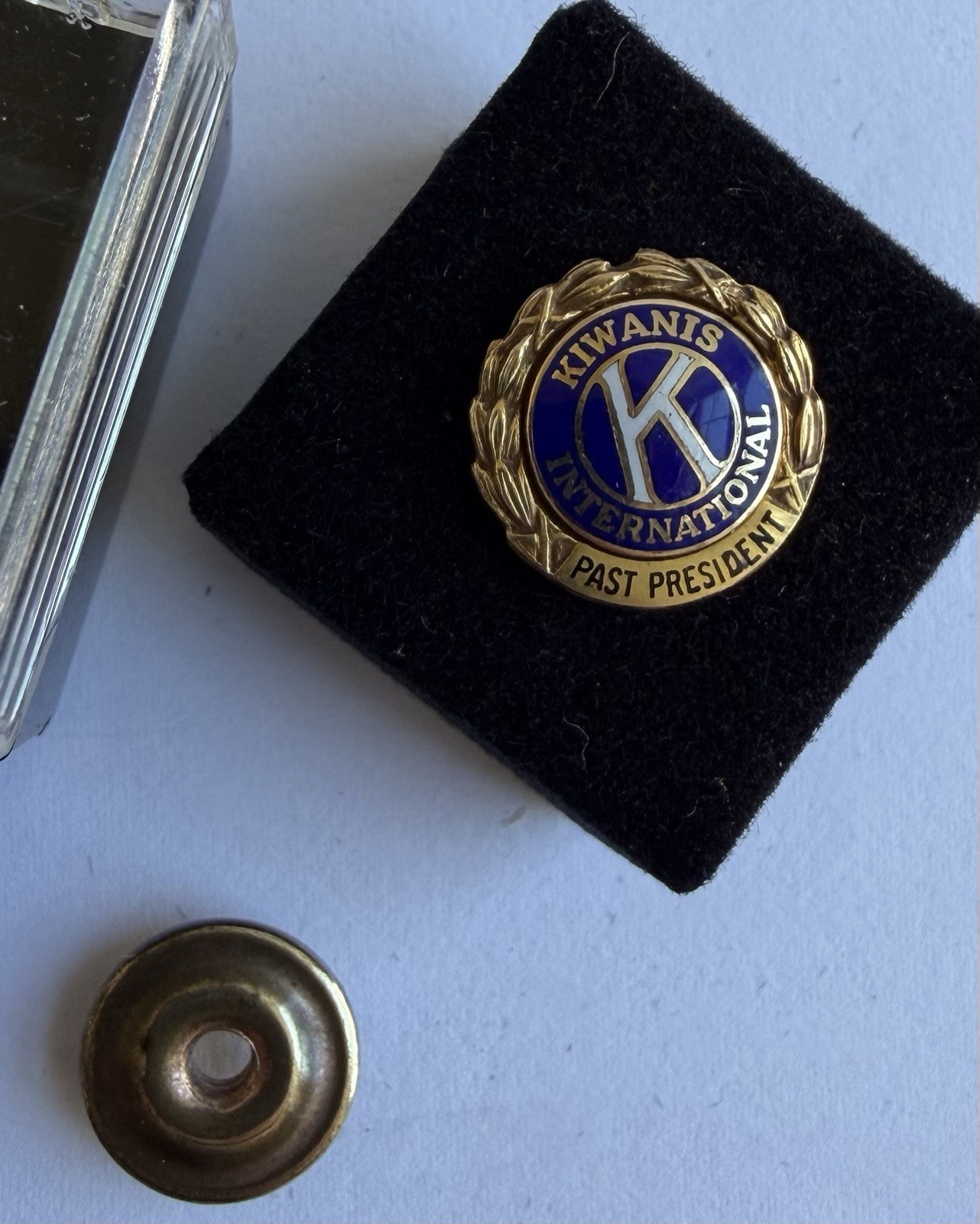 Vintage Kiwanis International Past President 14K Gold Top Screw Back Lapel Pin