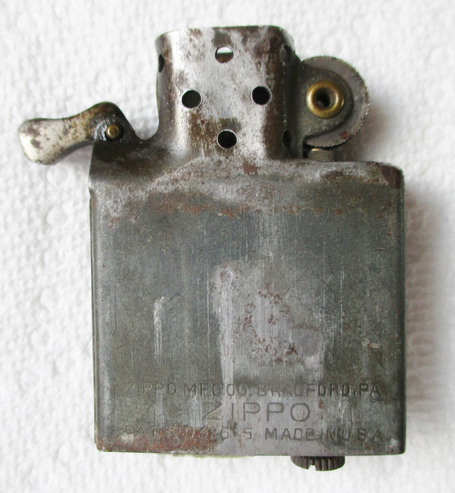 Vintage 1940s Zippo Insert - Closed Chimney - 14 Holes - Horizontal Wheel Vintage 1940s Zippo Insert - Closed Chimney - 14 Holes - Horizontal Wheel
