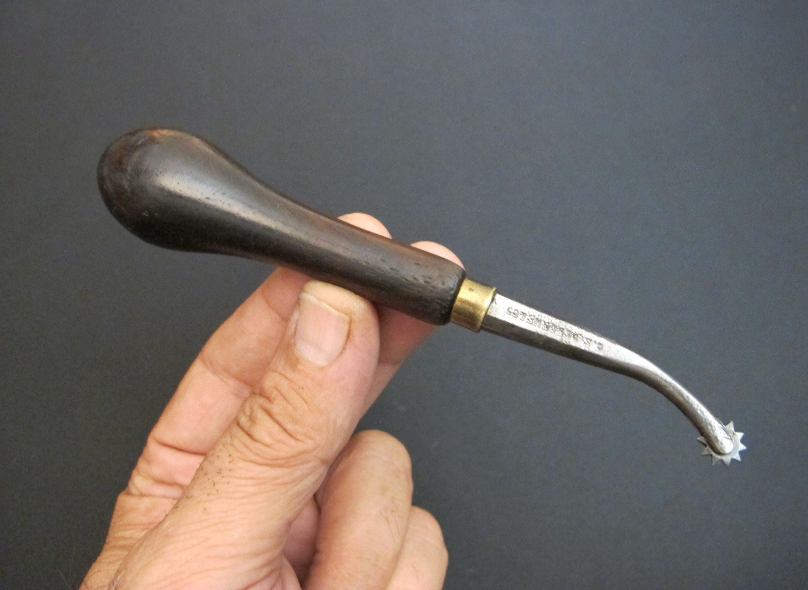 Vtg “C.S. OSBORNE” Saddle Maker/Cobblers Overstitch Wheel Pricking Antique Tool