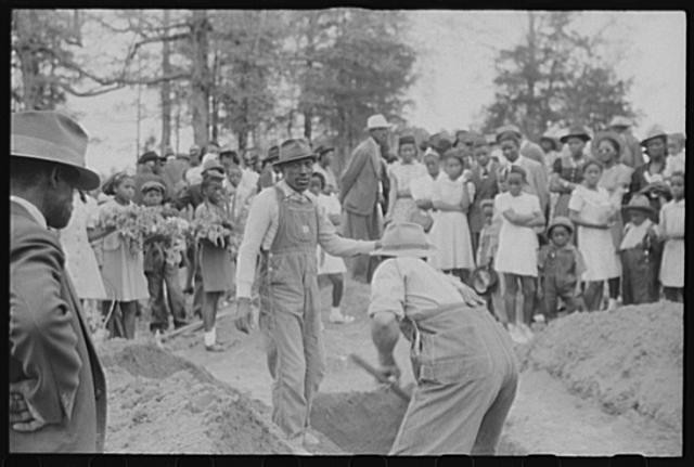 Photo:Heard County Georgia 1930s Funeral of Sawmill Worker Crowd Graveside