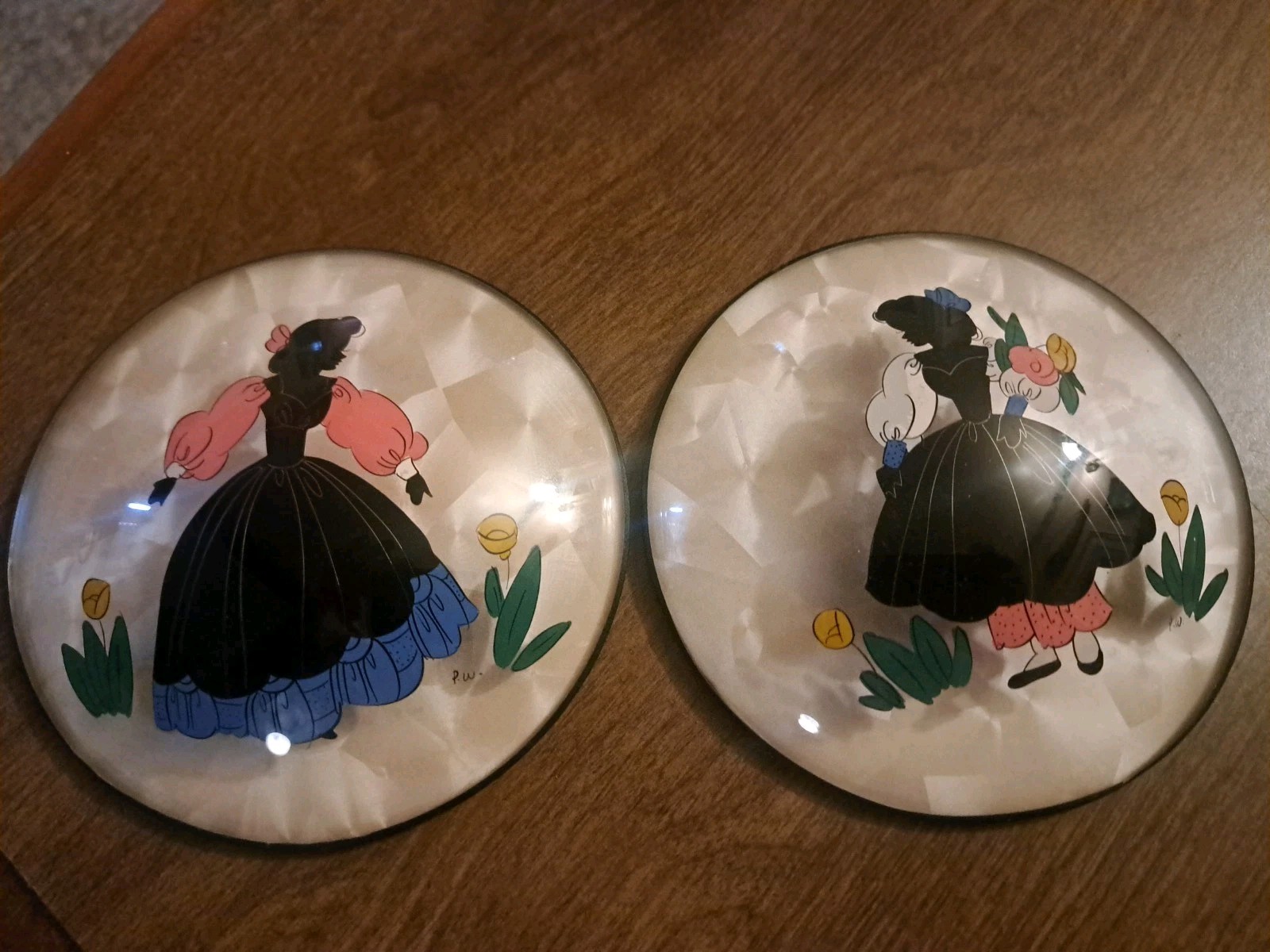 Set of 2 Peter Watson's Studio Reverse Painted Silhouette Convex Bubble Pictures Set of 2 Peter Watson's Studio Reverse Painted Silhouette Convex Bubble Pictures