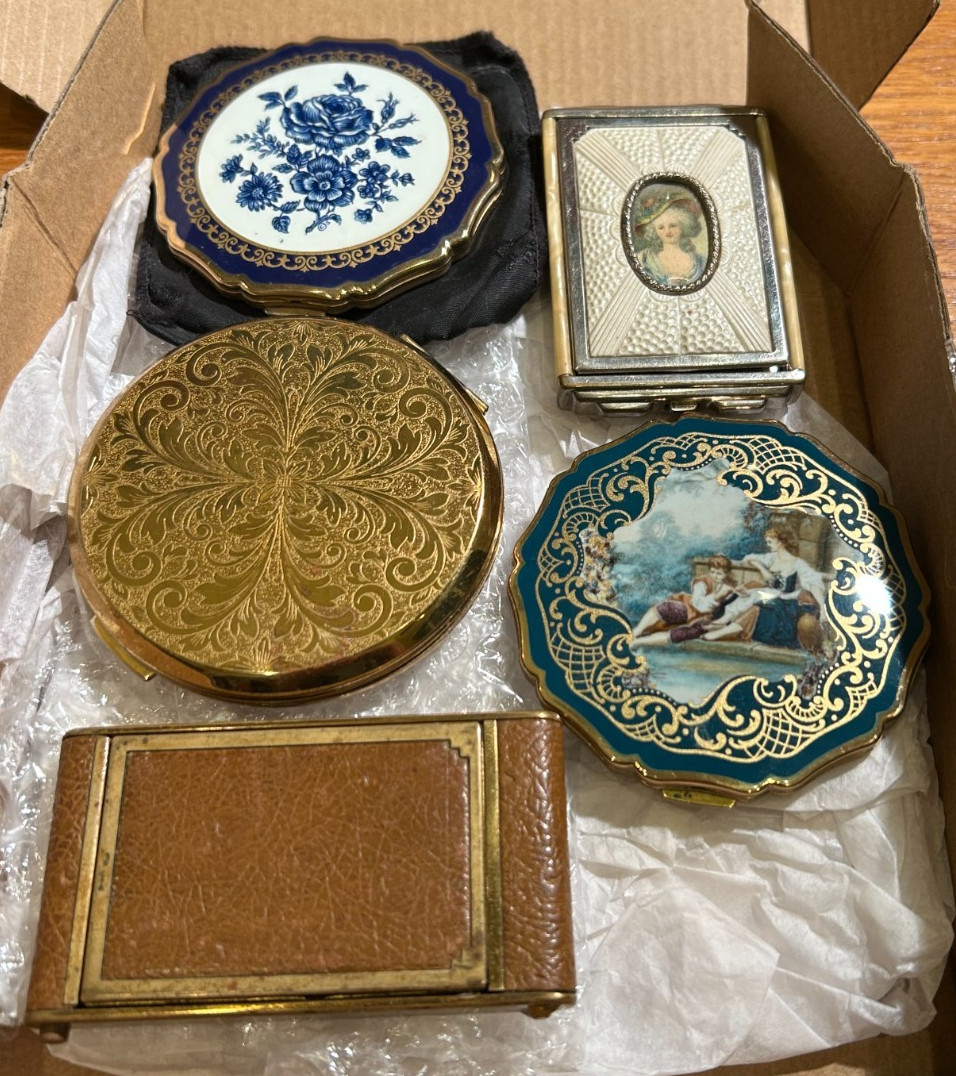 3 Stratton (England) Vintage Compacts, 2 Girey all working  ALL FIVE for $85