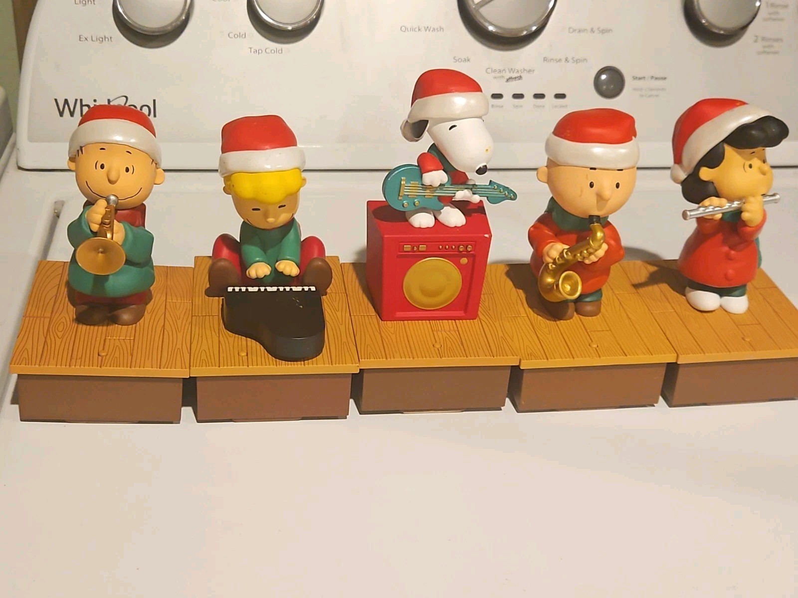 Hallmark Peanuts Wireless Band Set/5 Charlie Brown Lucy Schroeder Snoopy 