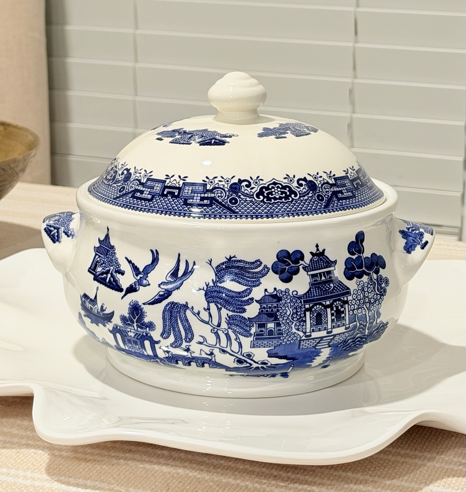 Churchill Blue Willow Covered Tureen Vegetable Soup Casserole Dish 9\