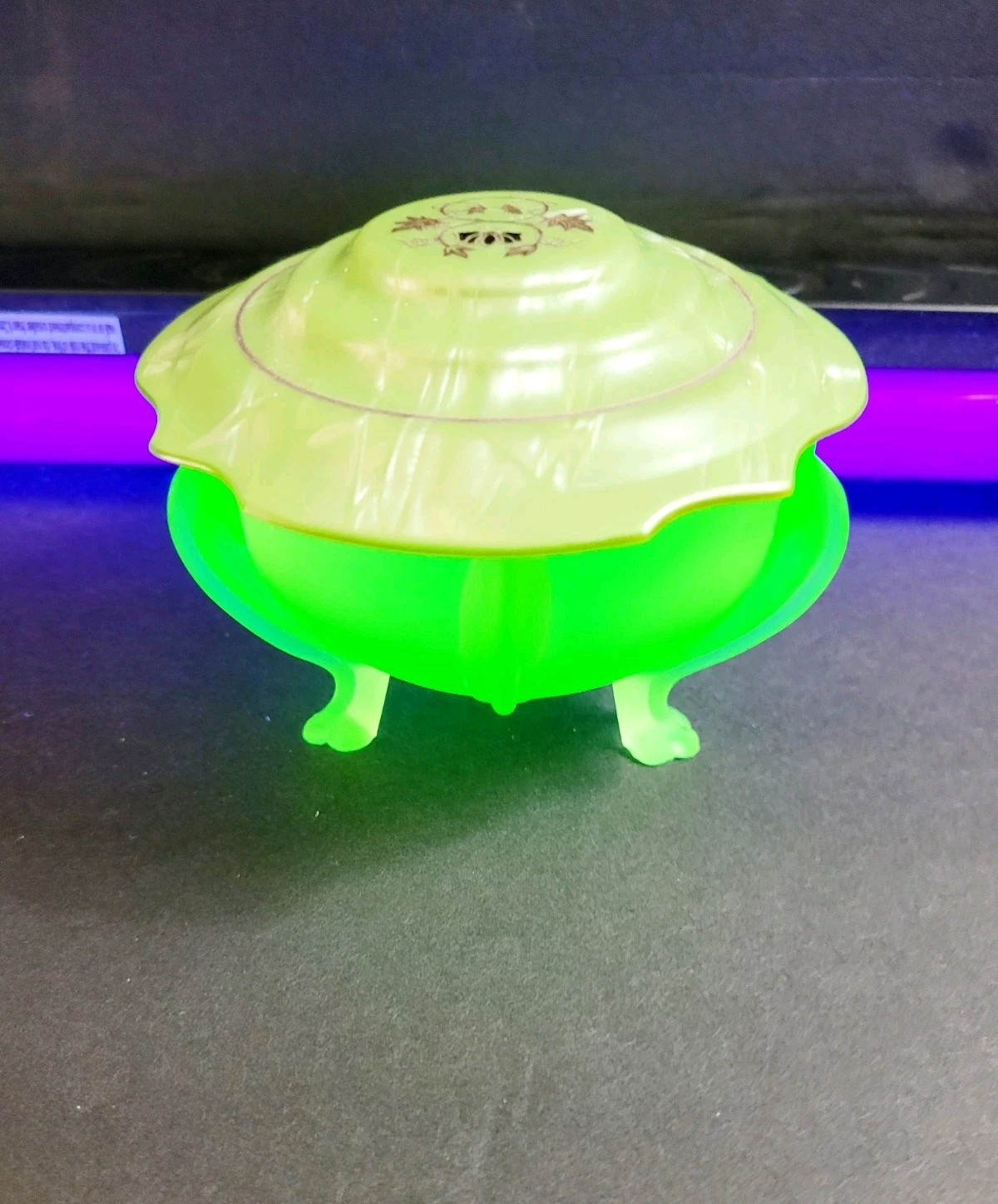 Vintage Art Deco Green Uranium Glass Vanity Powder Jar Dish Celluloid Lid Glows