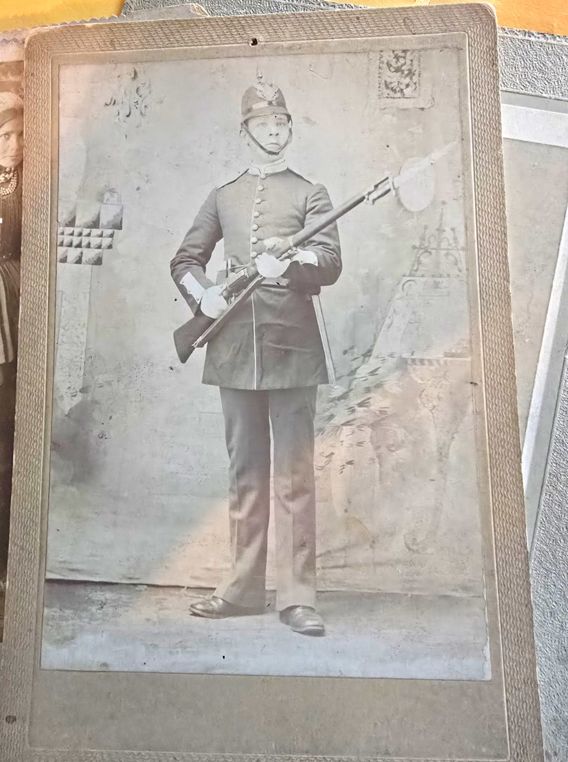 Rare Cabinet Card Portrait  Of Uniformed US Soldier w/ Trapdoor Rifle, Militaria