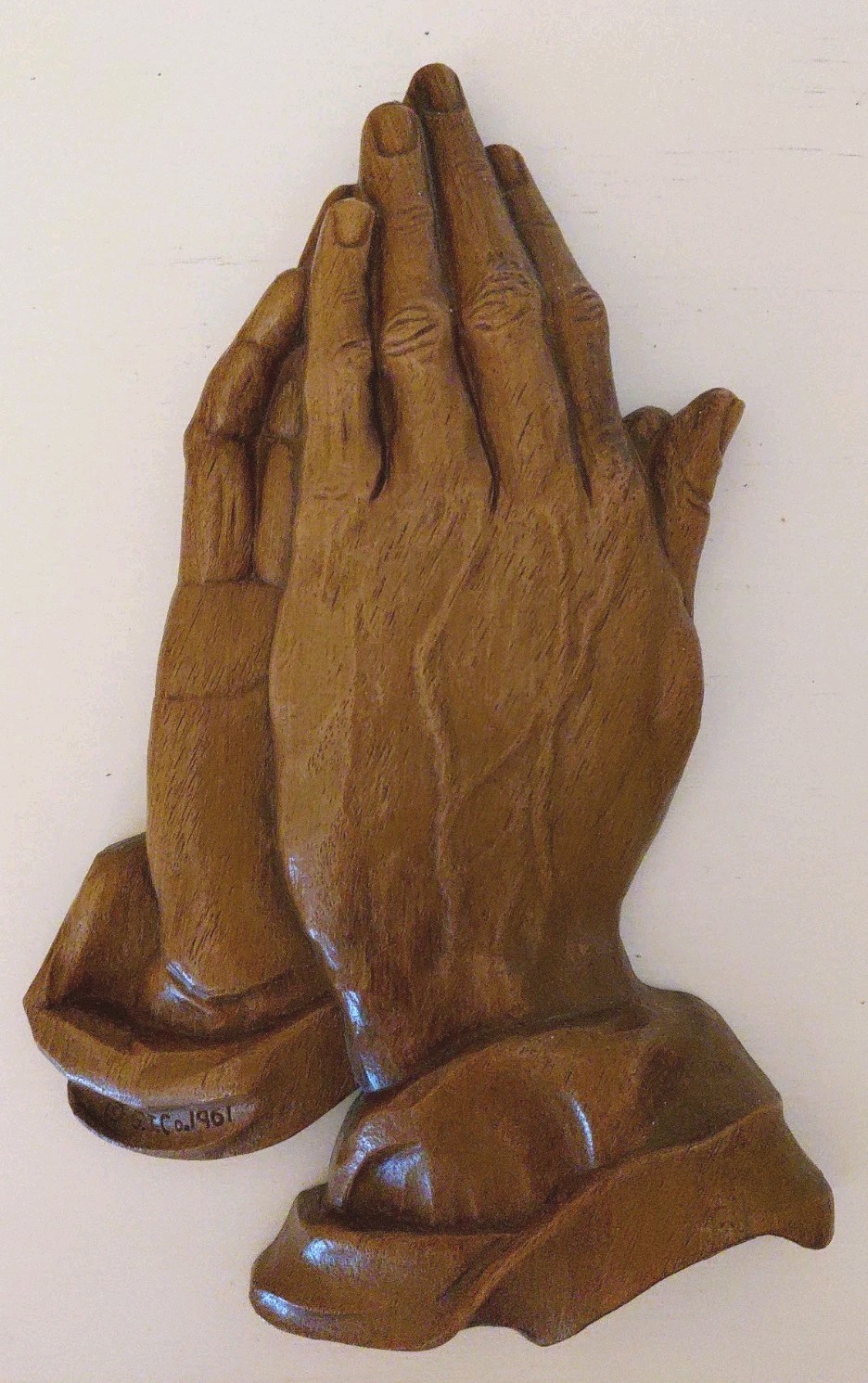 G.T. Co. 1961 Molded Wood Praying Hands Wall Plaque 10 G.T. Co. 1961 Molded Wood Praying Hands Wall Plaque 10
