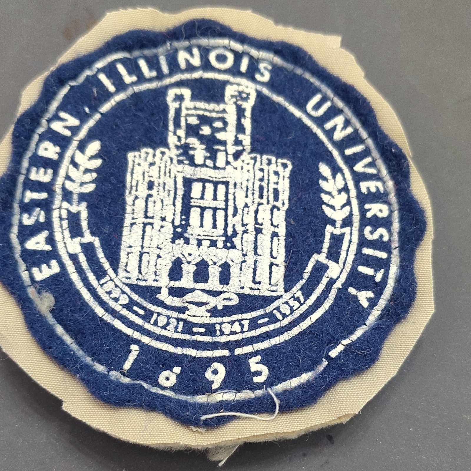 Vintage Eastern Illinois University Round Patch 3 in (199m) Vintage Eastern Illinois University Round Patch 3 in (199m)