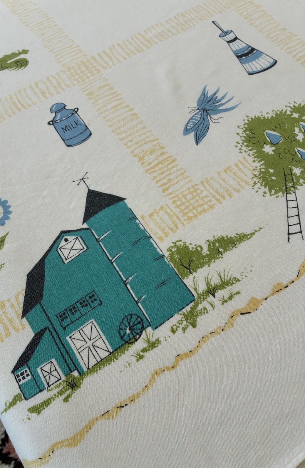 Vtg 50’ Farmhouse Tablecloth US Mail Box Milk Can Teal Barn Novelty Cotton 60x51