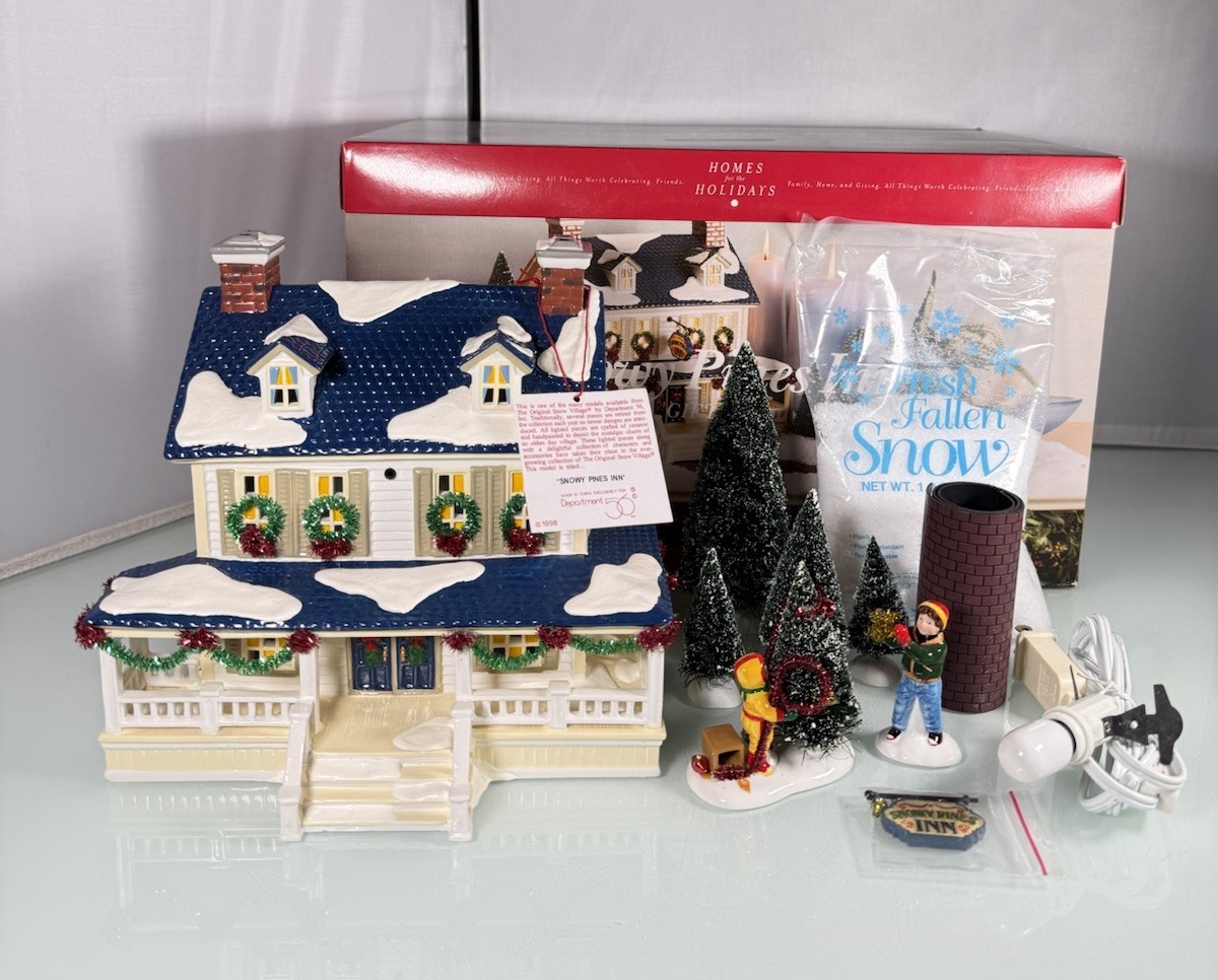 Dept 56 Snow Village Snowy Pines Inn Complete Gift Set #54934 Retired 1998 - NEW
