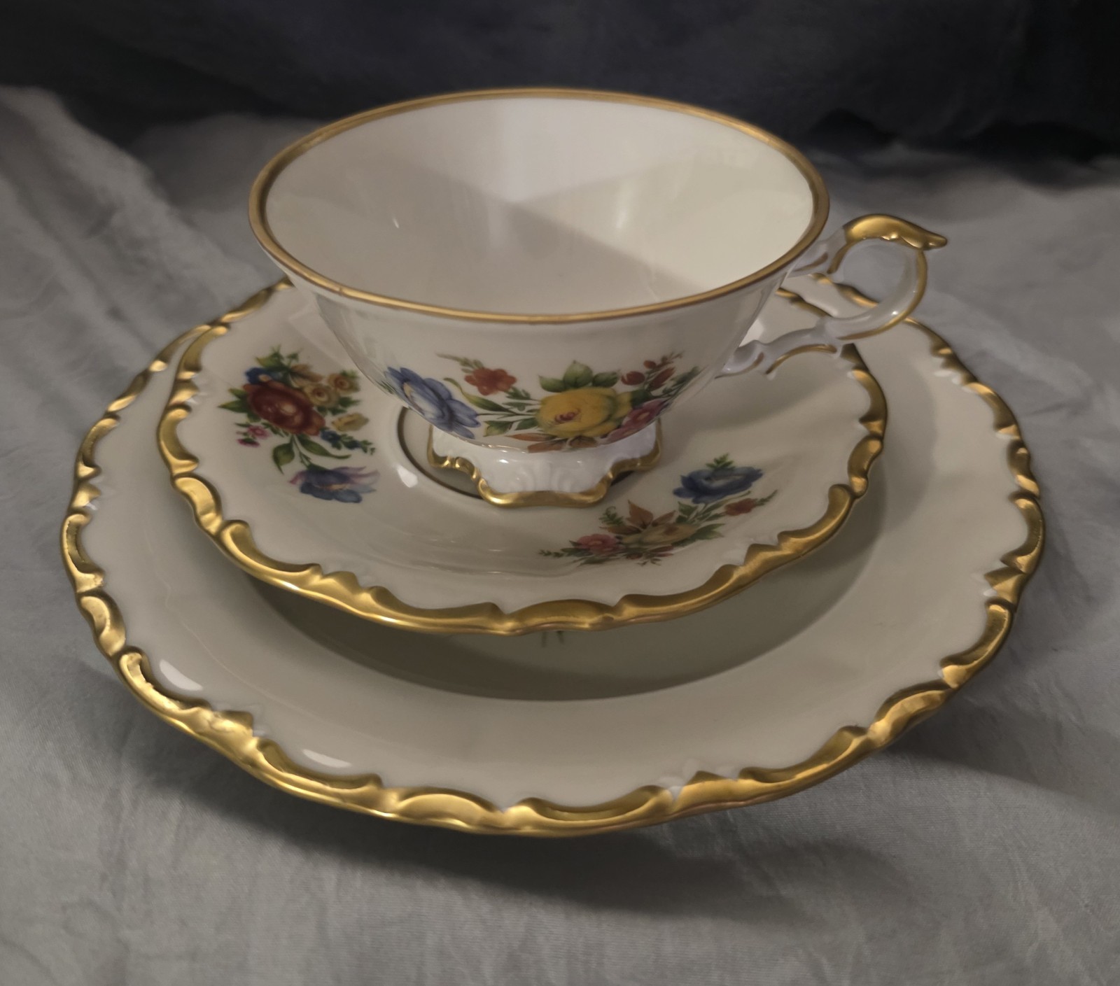 Vinatge Waldershof Bavaria Germany Handarbeit  Teacup Saucer Trio Plate 22k Gold