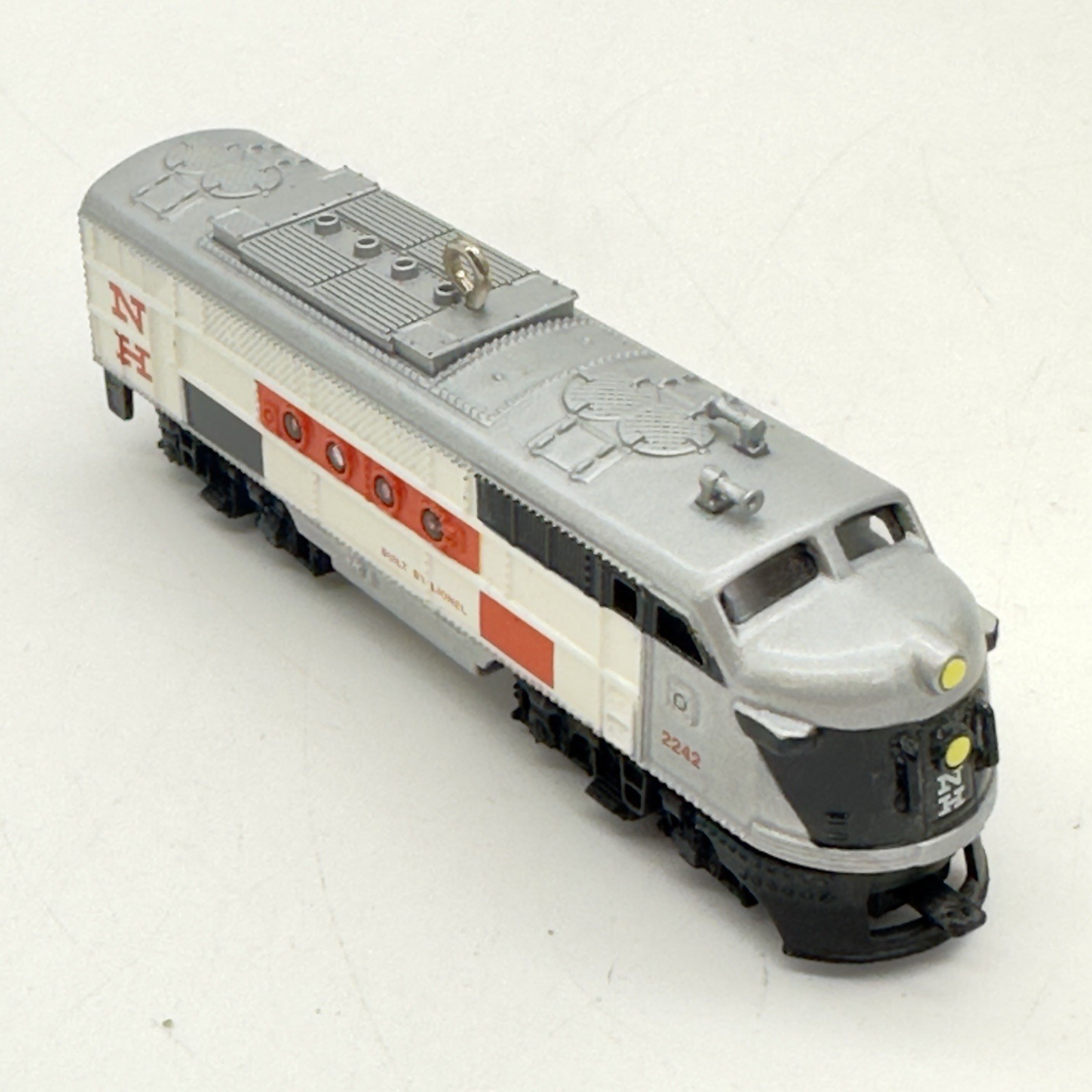 Hallmark Keepsake Lionel Trains New Haven Diesel Locomotive Ornament 2008 GUC