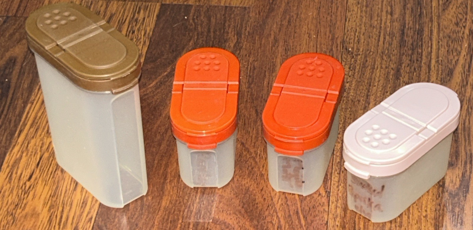 Set Of 4 Tupperware Spice / Salt Shaker Modular Mates Small 1843 & Large 1846