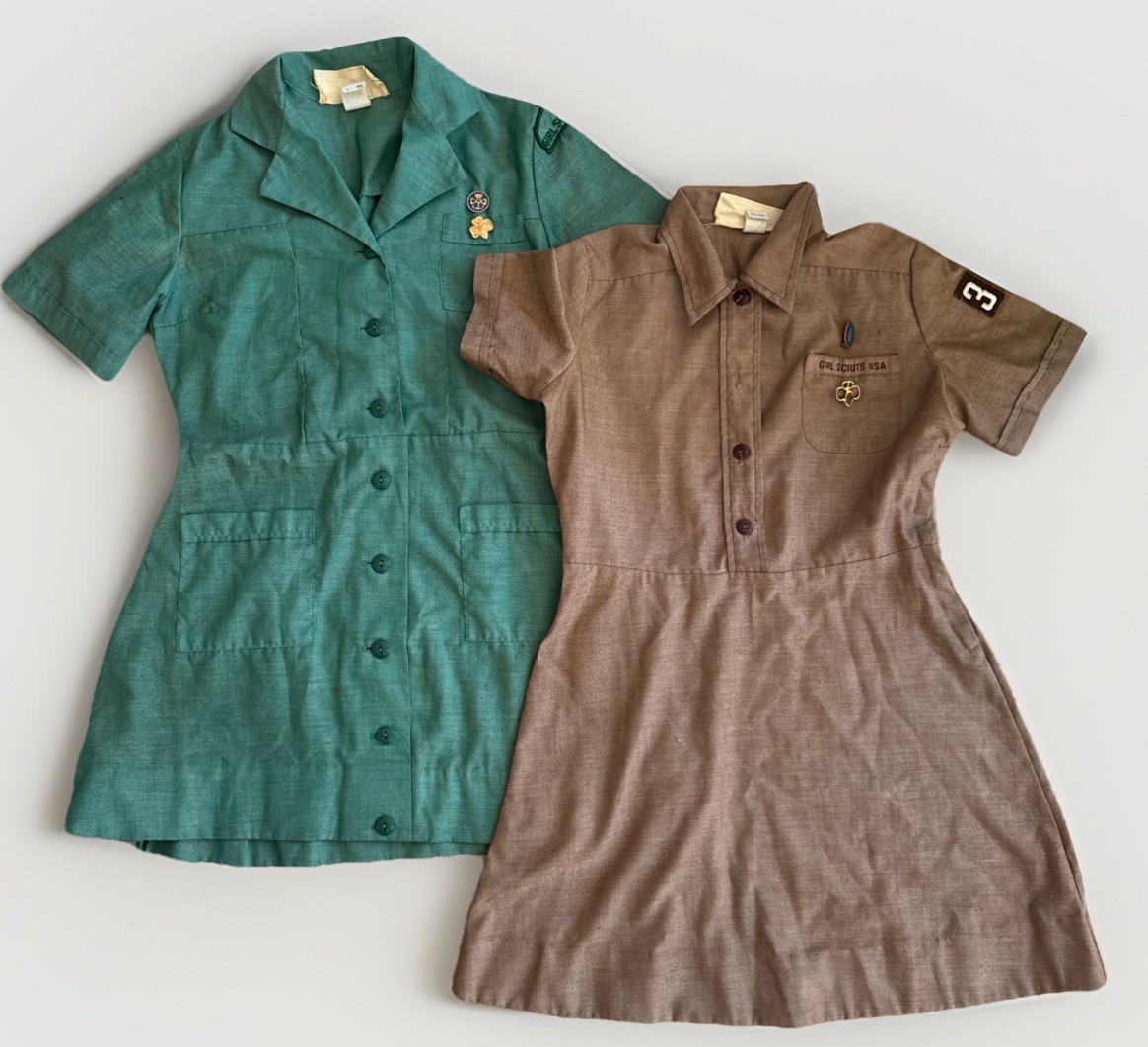 Vtg 1960’s Girl Scout & Brownie Uniforms, Sash, 2 Ties, Belt, Pins, Badges, Bag Vtg 1960’s Girl Scout & Brownie Uniforms, Sash, 2 Ties, Belt, Pins, Badges, Bag