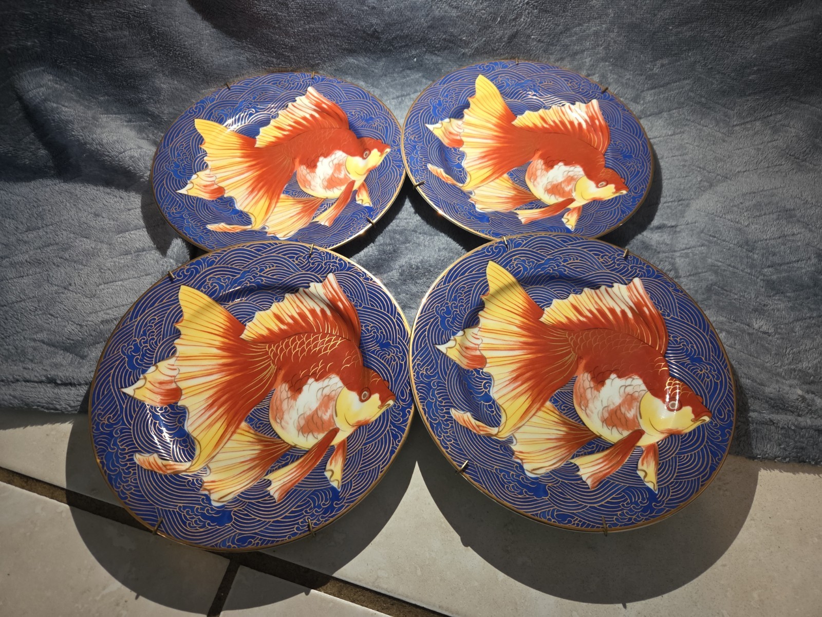 Set Of 4 Jered Holmes Goldfish Nantucket Andrea by Sadek Gold Blue Plates