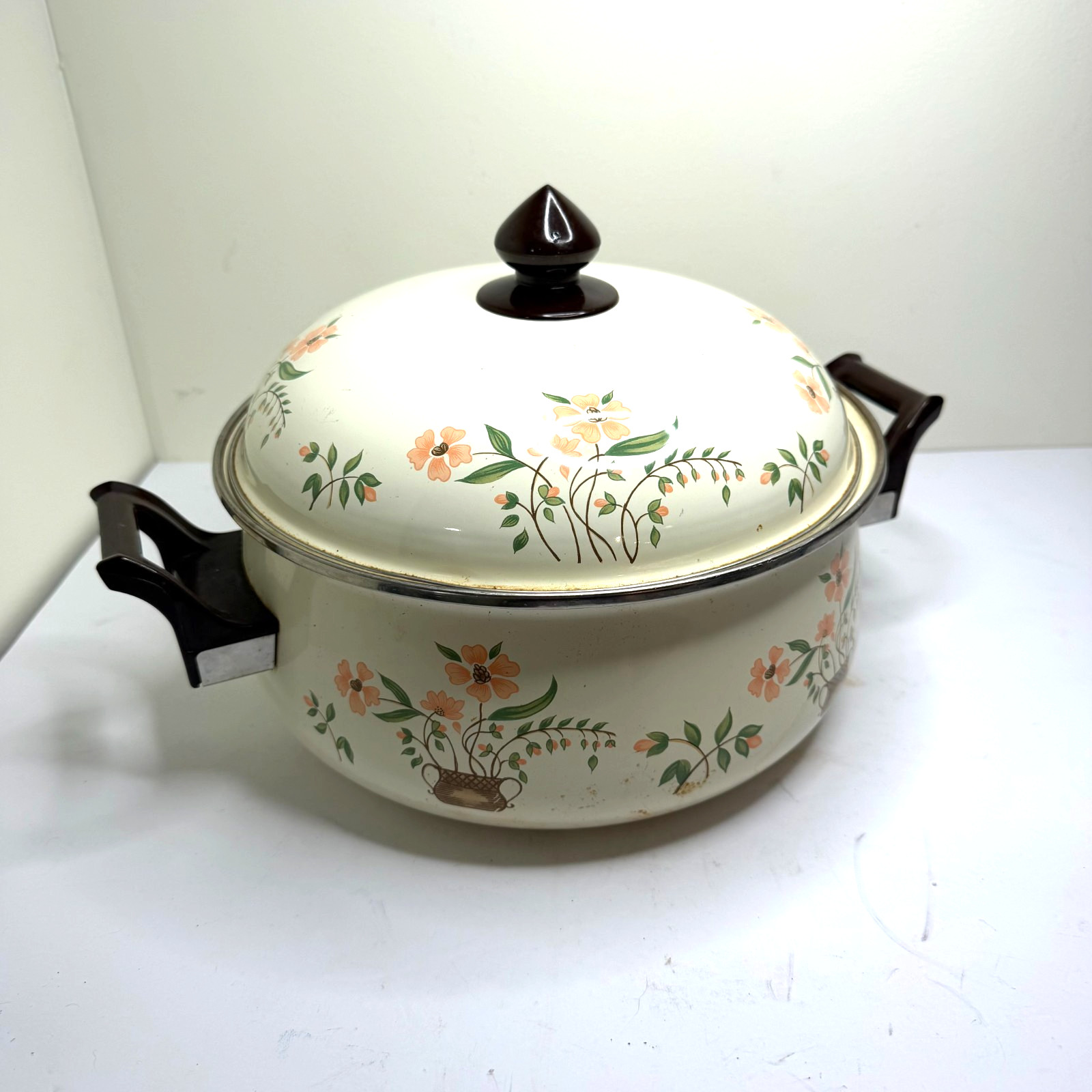 Vintage Countryside Collection Pot w Lid Floral Enamel Cookware JMP Taiwan 80s Vintage Countryside Collection Pot w Lid Floral Enamel Cookware JMP Taiwan 80s