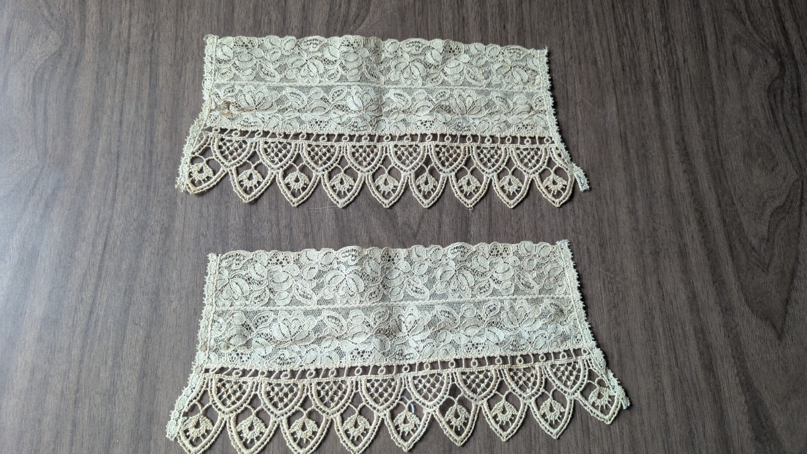 Vintage Set of 2 Beige Lacy Cuffs Lovely 8 1/2 x 4\ Vintage Set of 2 Beige Lacy Cuffs Lovely 8 1/2 x 4\