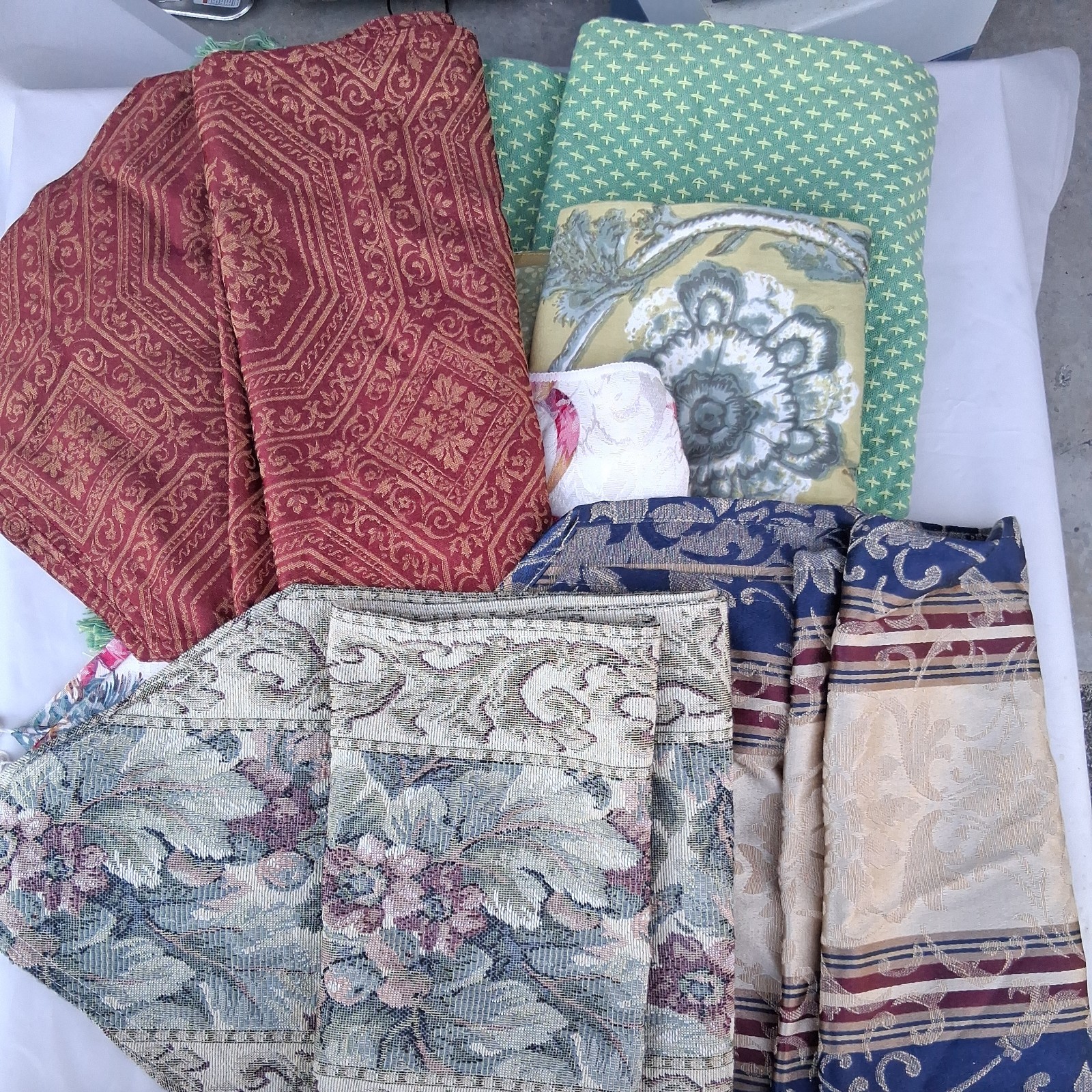 Lot of 6  Vintage And Modern table runners centrepieces & Misc table tops