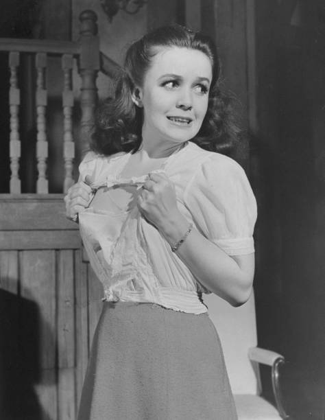 Actress Mary Anderson performing in a scene from the play Gues- 1940s Photo 2