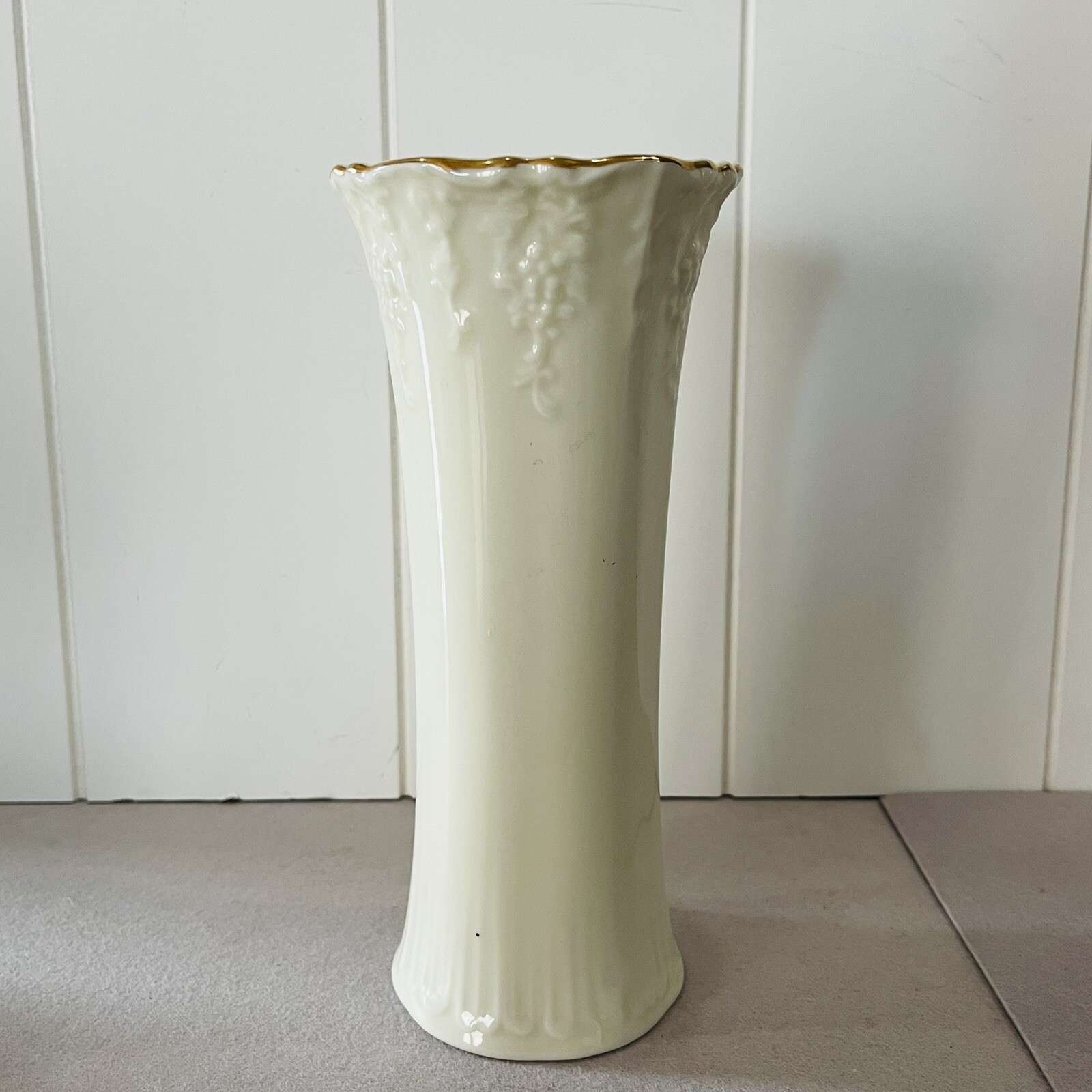 Crown Classics Whitehall Fine Porcelain Beige Vase 18k Gold Trim
