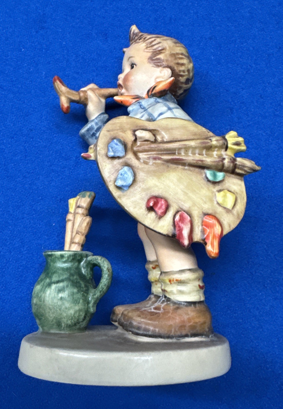 Hummel Goebel Figurine \ Hummel Goebel Figurine \