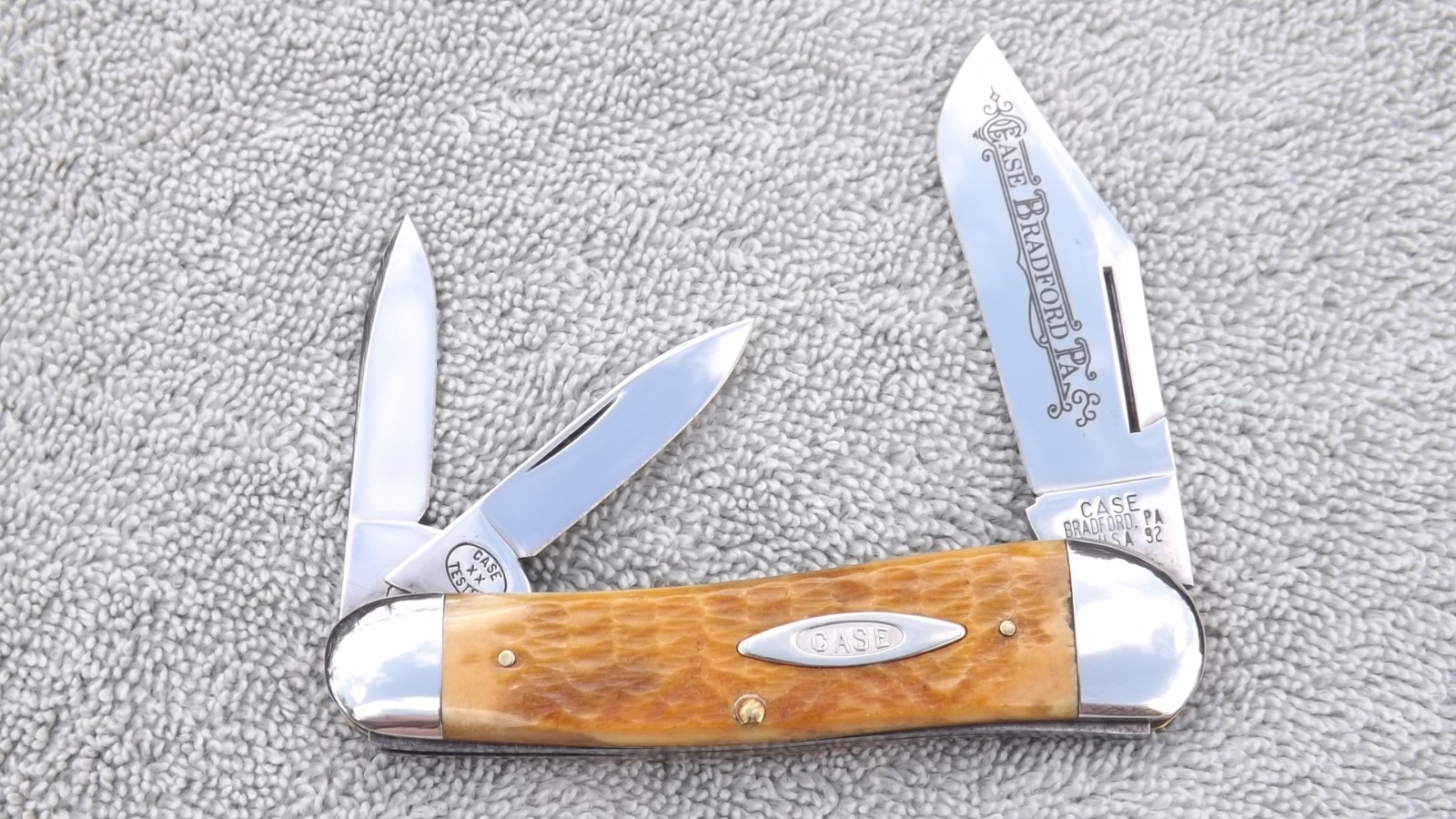 1992  CASE XX CLASSIC  HONEY BONE  BIG SERPENTINE WHITTLER KNIFE  BRADFORD ETCH