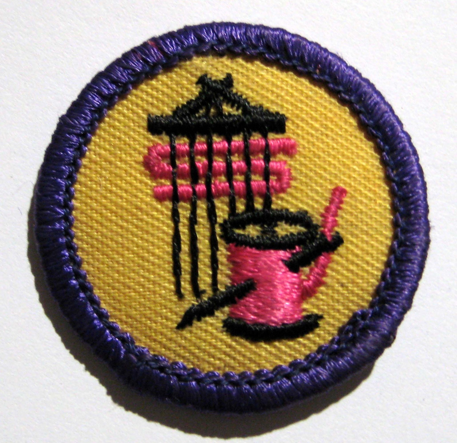 Girl Scout Junior 1980's TEXTILES FIBERS BADGE Weaving Sewing Yarn Fabric Patch
