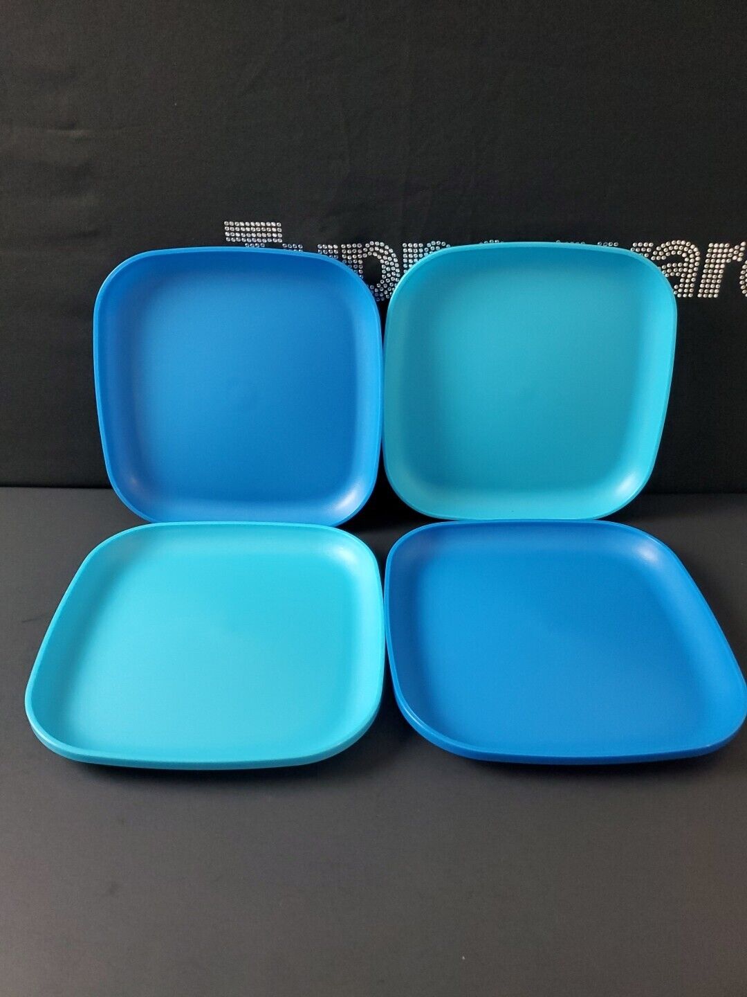 New Tupperware Plates Set of 4 Luncheon Size 8\