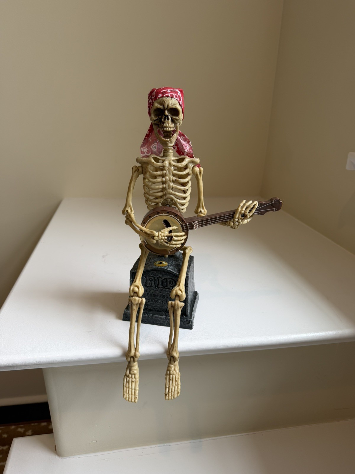 Halloween  Skeleton w/Banjo 2010 Magic Power Vintage Gothic WORKING Collectible