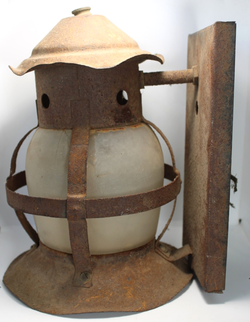 Antique Vintage RUSTIC WALL MOUNT LANTERN - RAILROAD STYLE - Original Glass