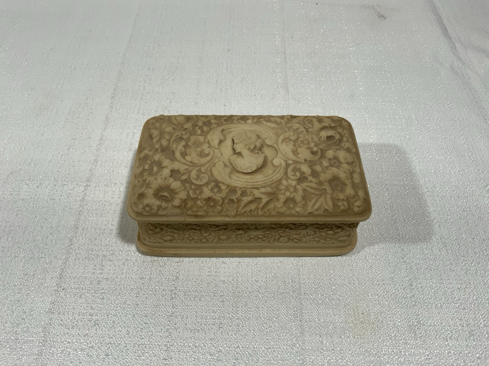 Vintage Incolay Stone Trinket Box Handcrafted U.S.A. Vintage Incolay Stone Trinket Box Handcrafted U.S.A.