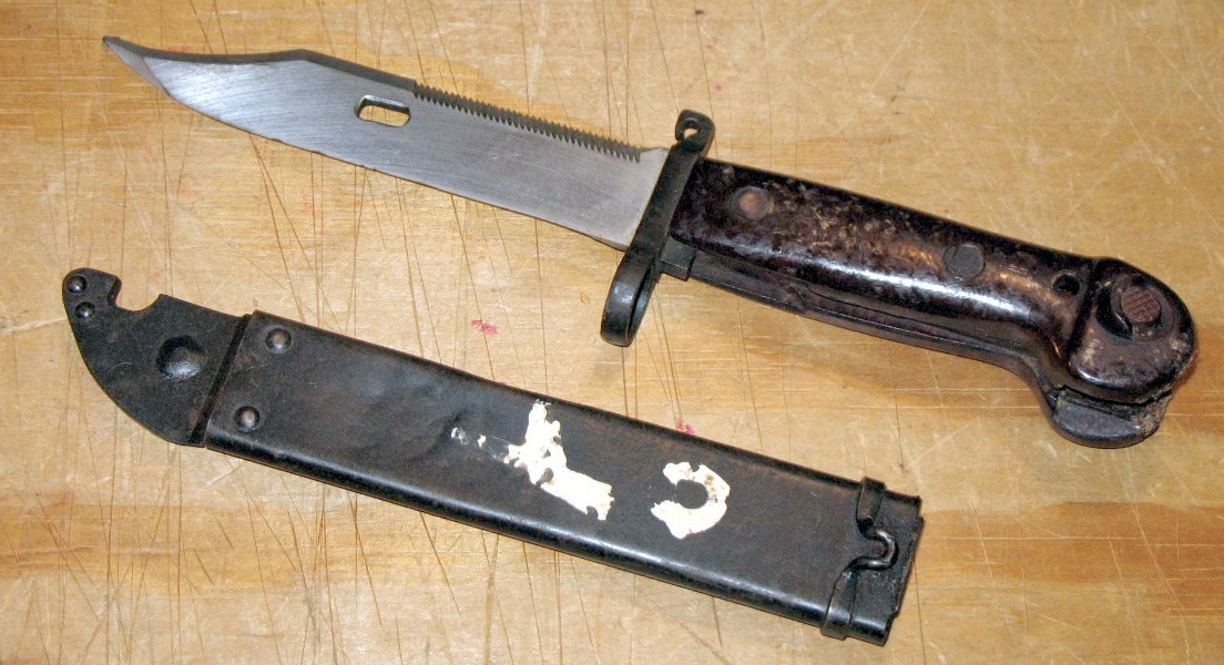 VINTAGE PRE-OWNED ROMANIAN MILTARY BAYONET & SCABBARD VIETNAM WAR W/ SERIAL #