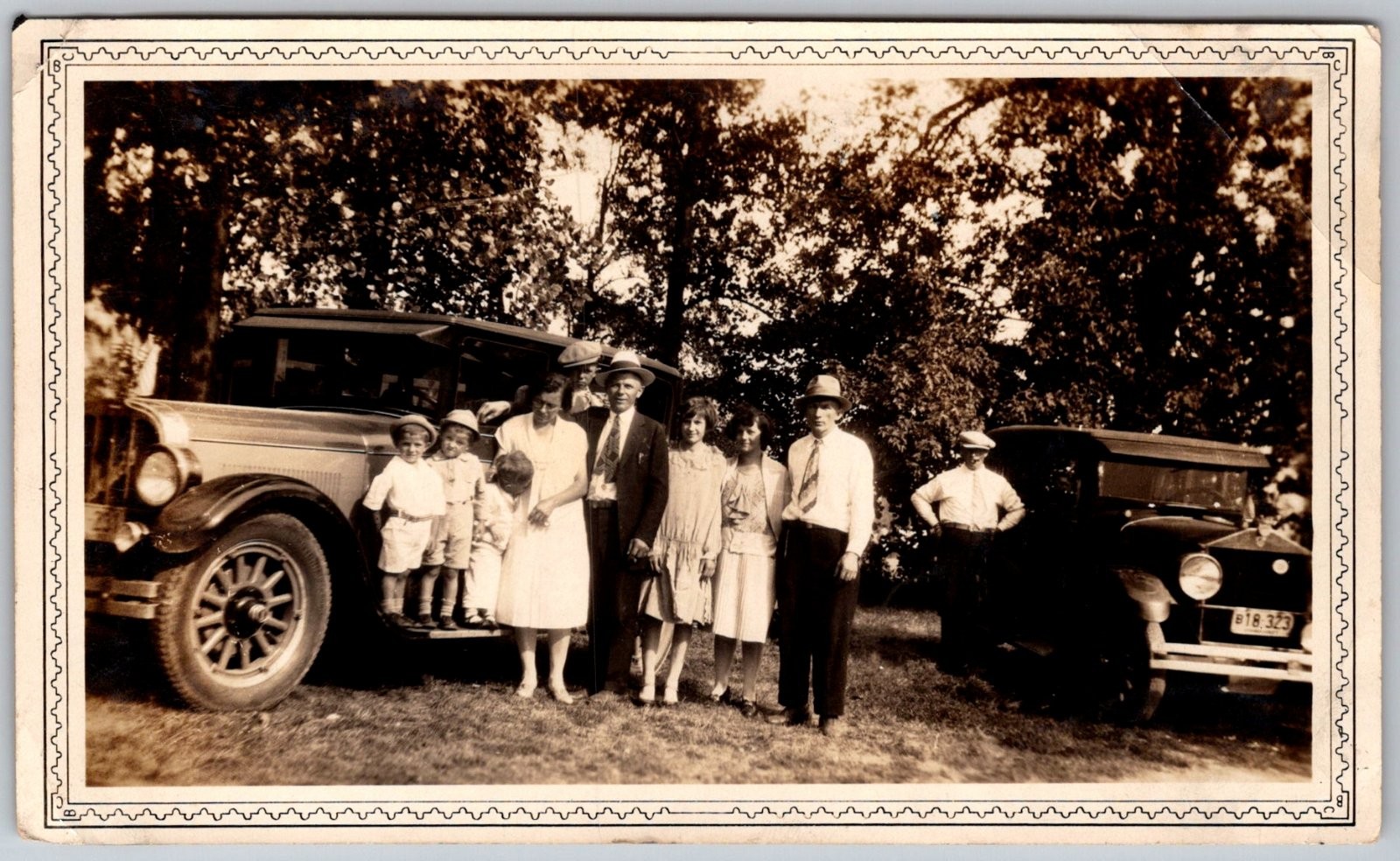 Vtg B&W Snapshot Large Family Group Antique Cars Flapper Fashion 1920s