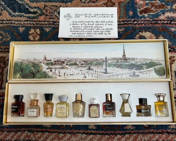 Les Meilleurs Parfums de Paris - 10 miniature bottles in original box