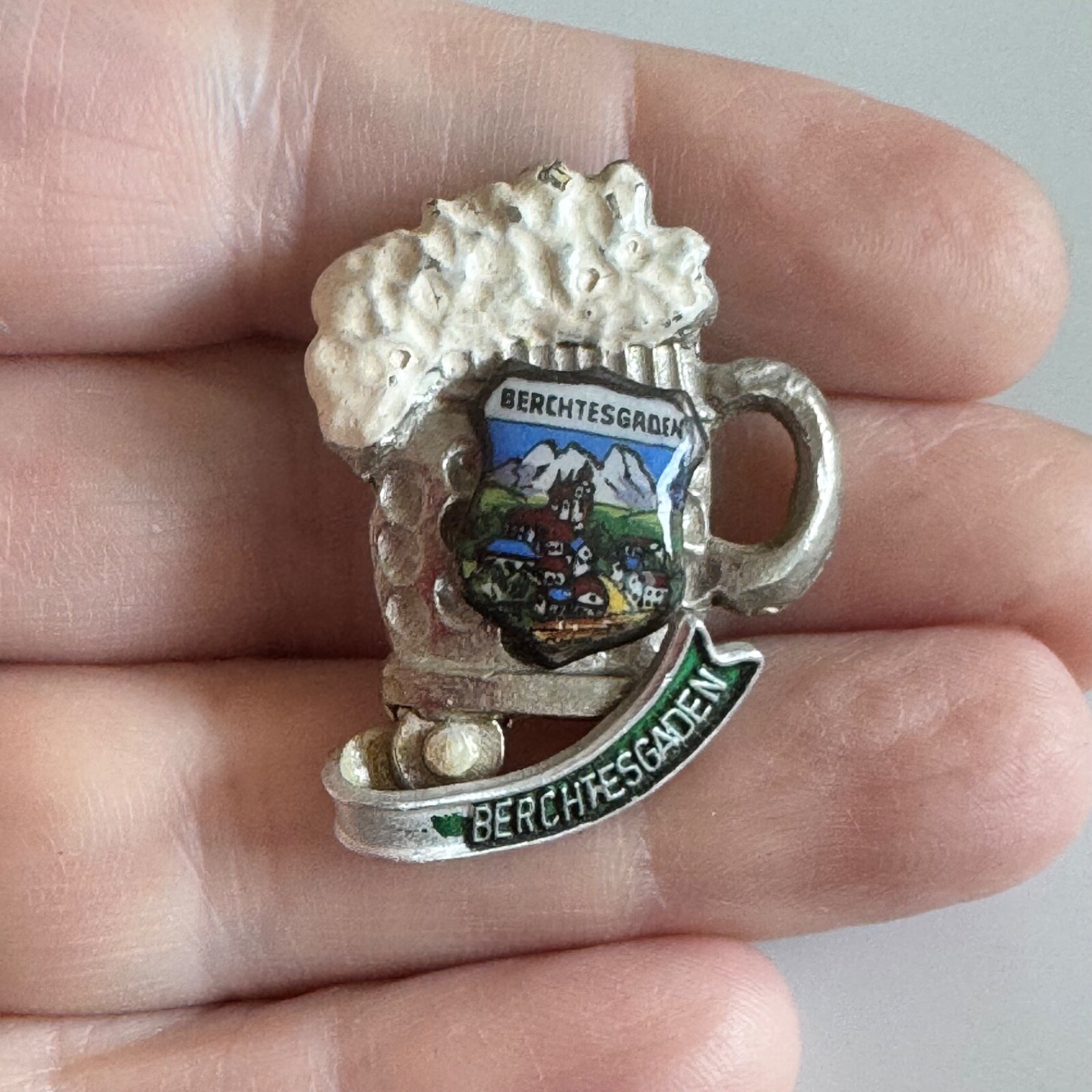 Vintage Berchtesgaden Beer Stein Souvenir Pin – Scenic Crest Badge