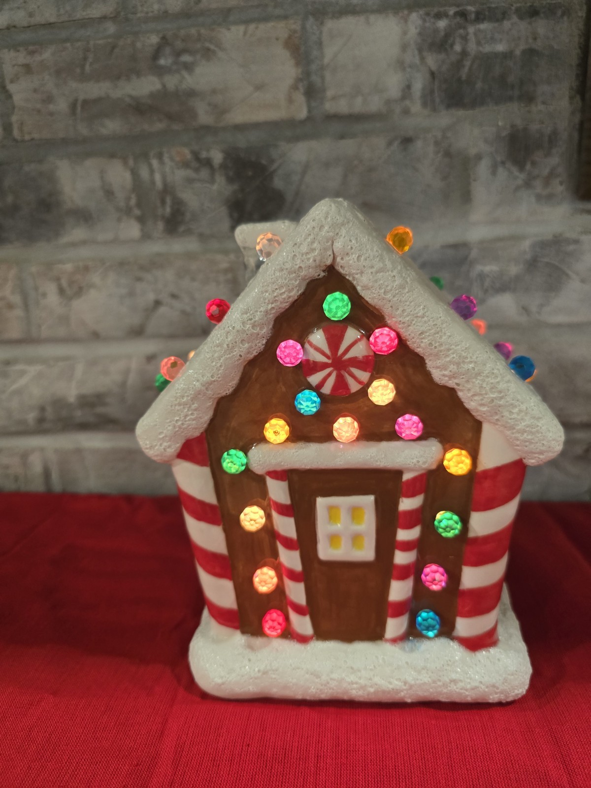 Christmas Gingerbread House w Lights & Ceramic 7.25\