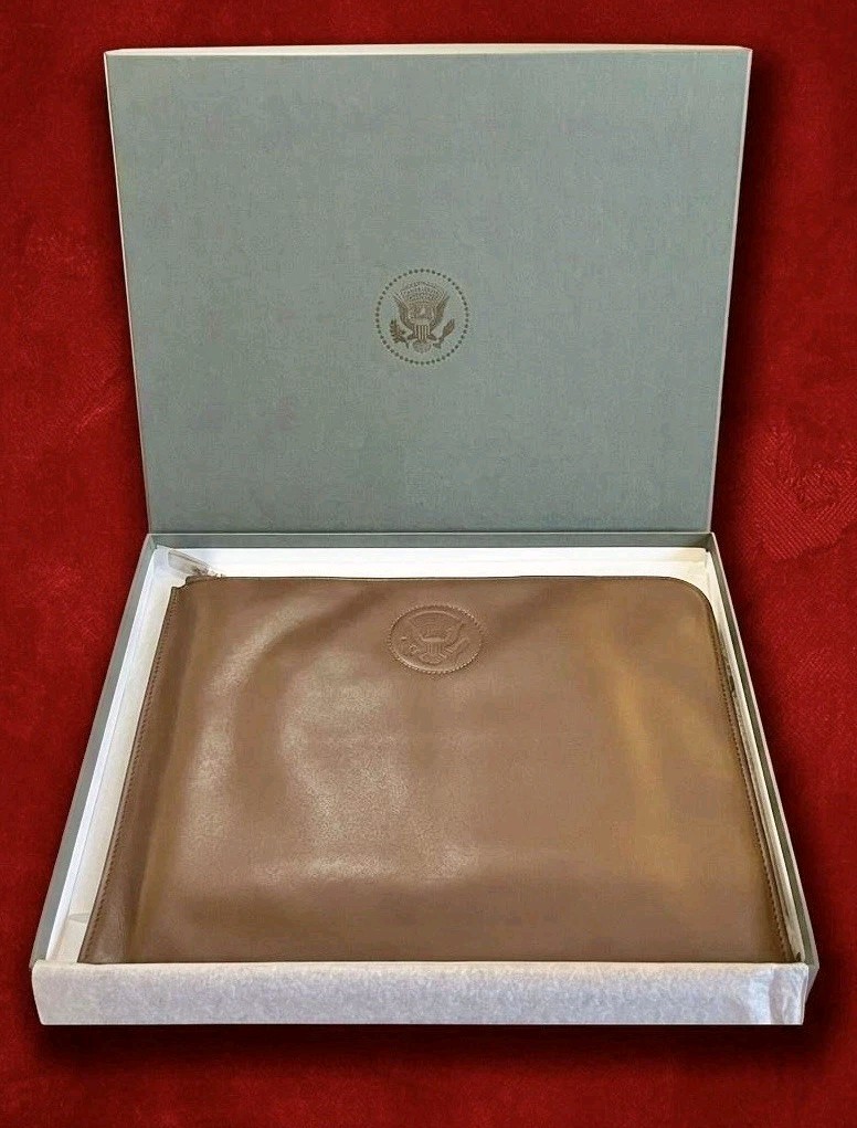 Rare Authentic President Donald J Trump VIP Seal  & Signature Zipper Tech Pouch