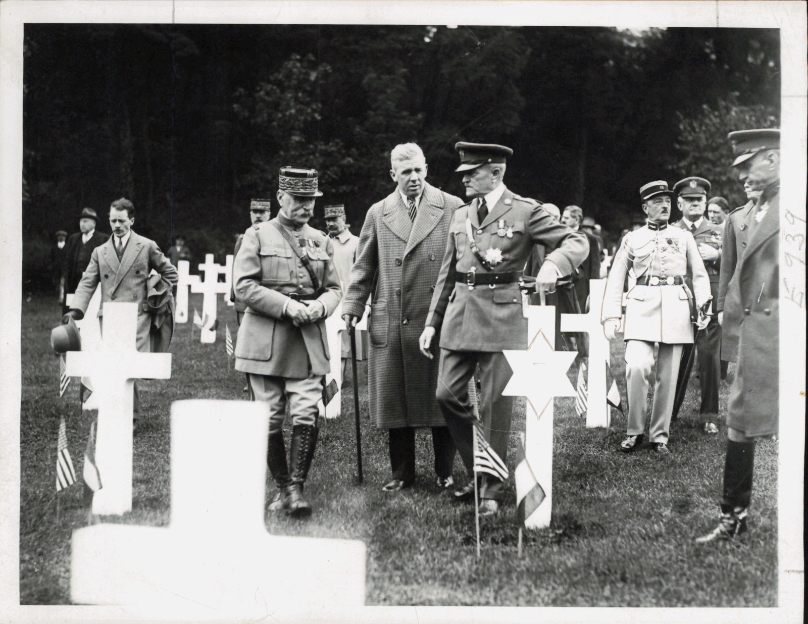1940 Press   Photo General John Pershing, Marshal Foch Tour a Cemetery in 1927