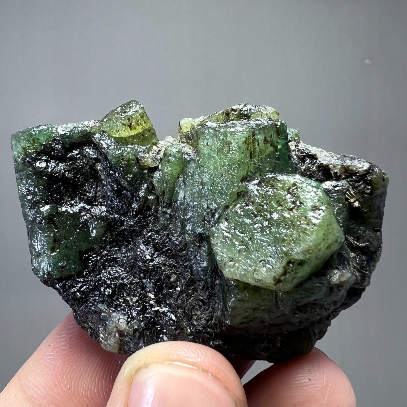 275ct Rare  Healing Stone Natural Emerald Crystals W Mica Specimen , Chitral PK