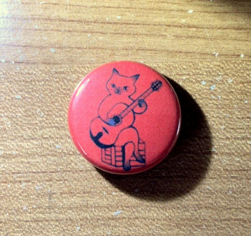 Vintage 80s 90s Style Pin Button Siamese Cat Playing Guitar Cute Kitty 1” 41-32