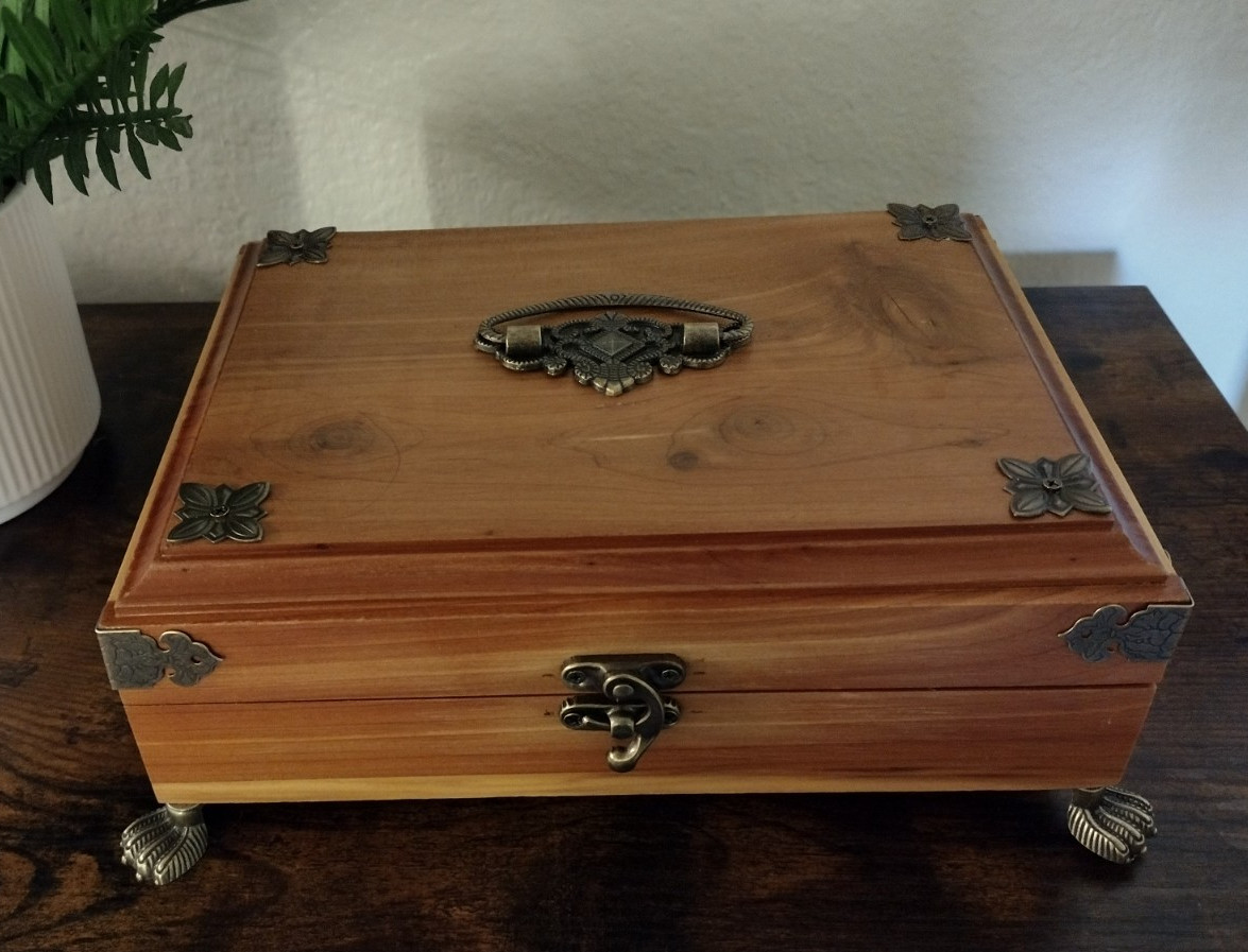 Vintage Cedar Redwood Jewelry Box Claw Feet Black Velvet Lined Wood Keepsake Box Vintage Cedar Redwood Jewelry Box Claw Feet Black Velvet Lined Wood Keepsake Box
