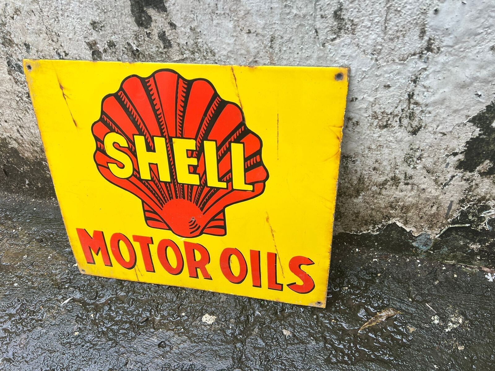PORCELIAN SHELL MOTOR OILS  ENAMEL SIGN SIZE 18.5X16 INCHES