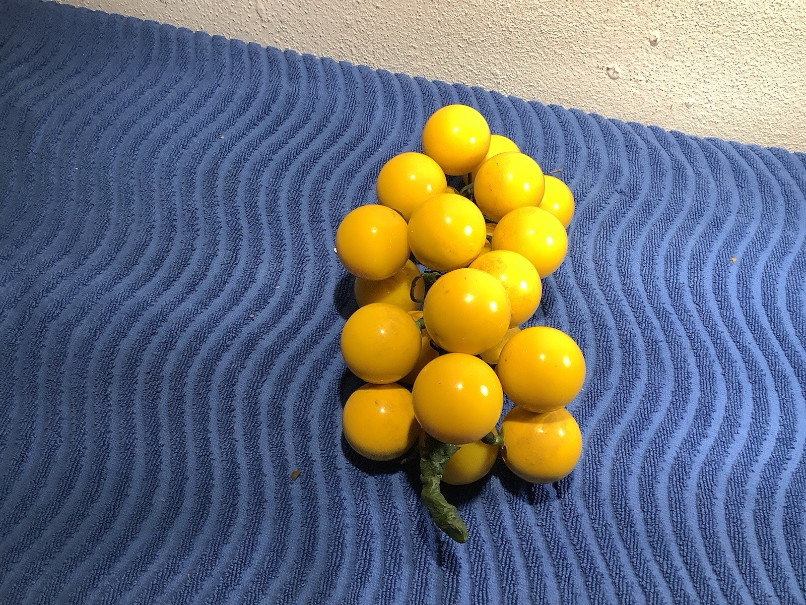 SUPERB Vintage MCM YELLOW Lucite Grapes 11” Long RARE LOOK