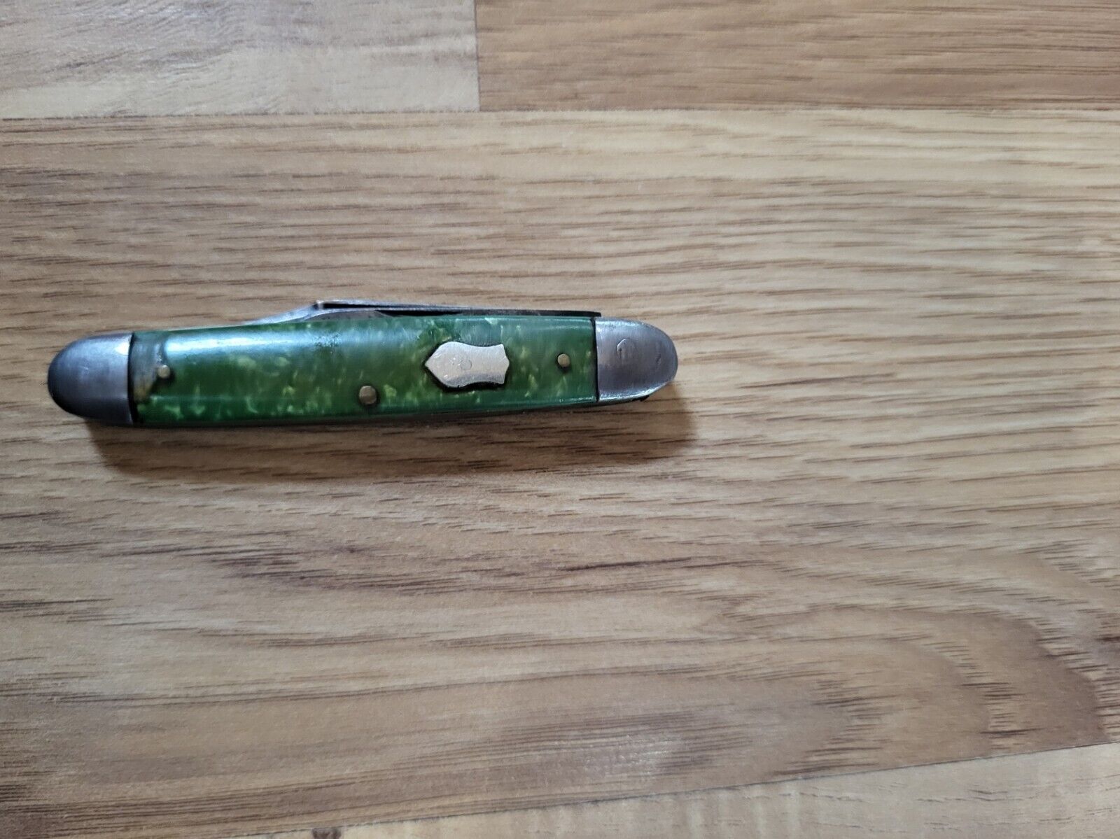 Vintage Antique Royal 2 Blade Green Pocket Knife